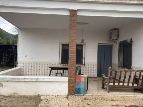 Chalet en El Fondó de les Neus - Hondón de las Nieves