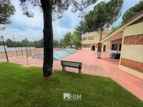 Chalet en Cabanillas de la Sierra