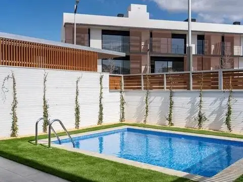 Casa adosada en calle calle del Poble Amazic, 69