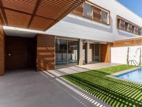 Casa adosada en calle calle del Poble Amazic, 68