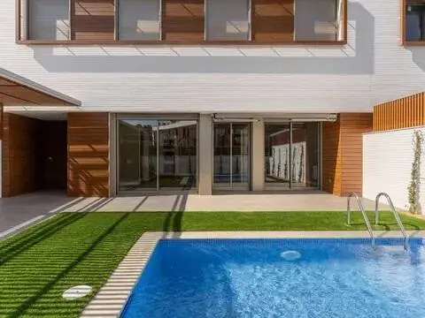 Casa adosada en calle calle del Poble Amazic, 68