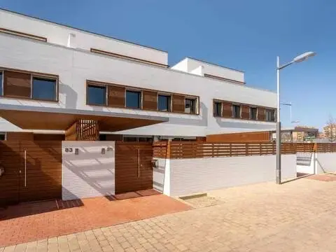 Casa adosada en calle calle del Poble Amazic, 65