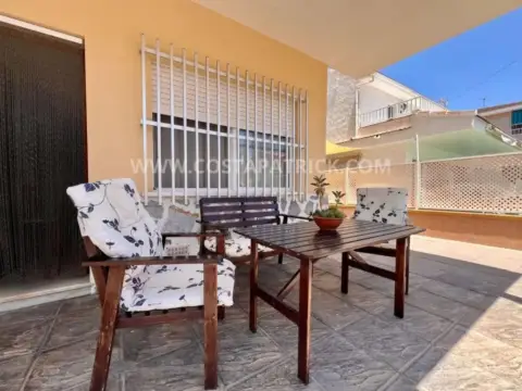 Chalet en Los Alcázares