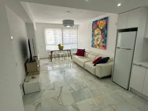 Piso en calle Avenida 8 D'agost, 9