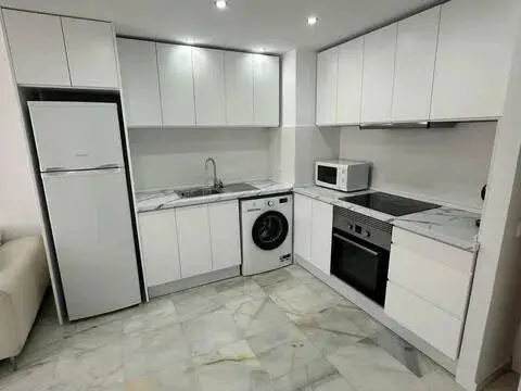 Piso en calle Avenida 8 D'agost, 9