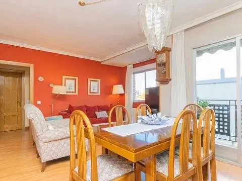 Piso en San Isidro, Estación