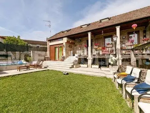 Casa rústica en calle Camino Barro Cruceiro, 23