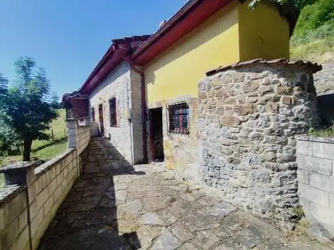 Casa rústica en Bárzana de Quirós