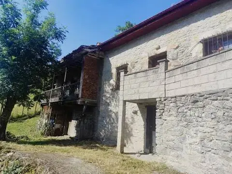 Casa rústica en Bárzana de Quirós