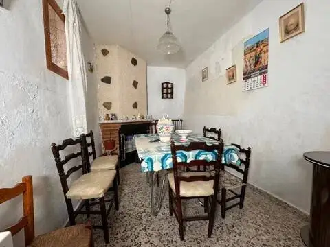 Casa rústica en calle de Rafael Molina