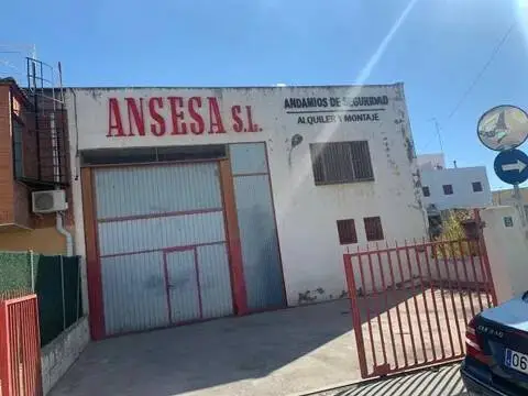Nave industrial en Zona Piscines