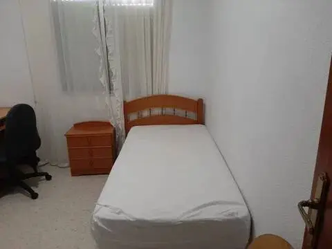 Piso en Santa Rosa-Valdeolleros