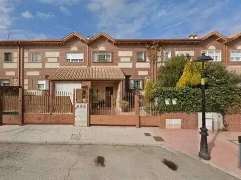 Casa adosada en calle de Minarete