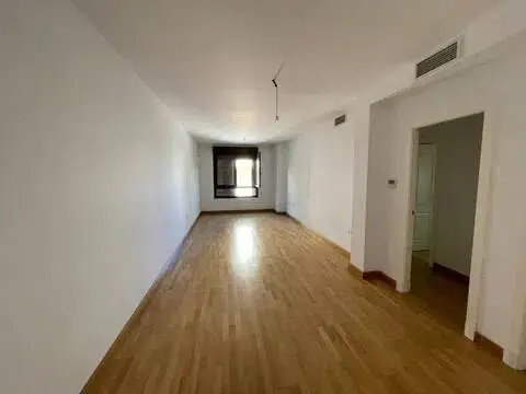 Piso en Núcleo Urbano-Urbanizaciones