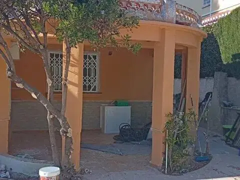 Chalet en La Canyada - La Cañada