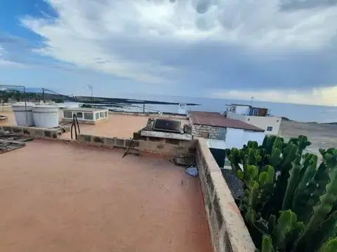 Edificio en calle Las Salinas del Carmen No Number