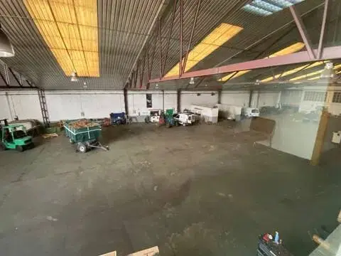 Nave industrial en Villares de la Reina