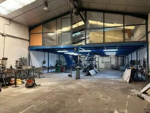 Nave industrial en Villares de la Reina