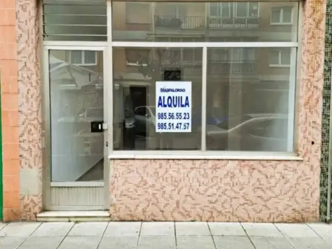 Local comercial en calle Primero de Mayo