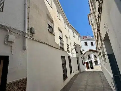 Casa adosada en calle de la Virgen