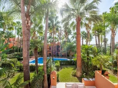 Casa adosada en Lomas de Marbella Club-Puente Romano