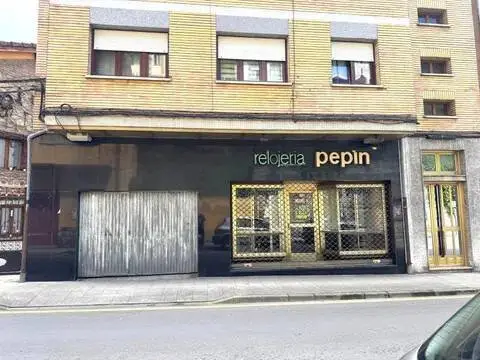 Local comercial en calle de San Juan Bautista de La Salle