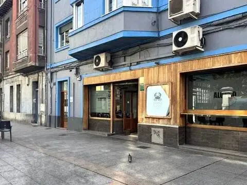 Local comercial en calle de Jerónimo Ibrán