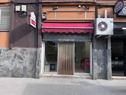 Local comercial en calle Plaza Doctor Josep Maria Relat I Estrada, 4