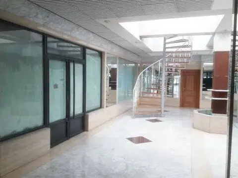 Local comercial en Avenida de Italia