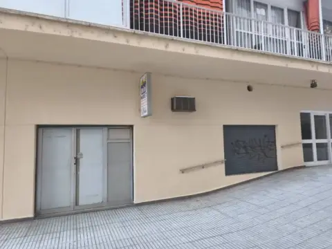 Local comercial en Carrer Comtes d'Urgell