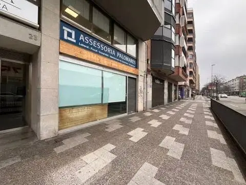 Local comercial en Carrer d'Emili Grahit