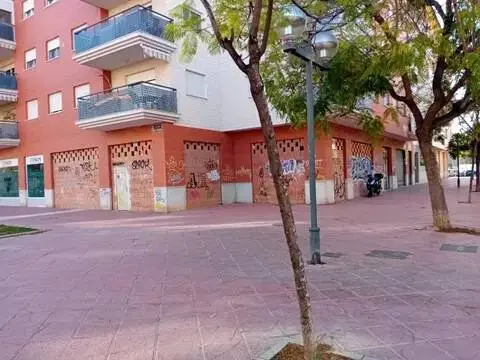 Local comercial en Paseo Santa Águeda