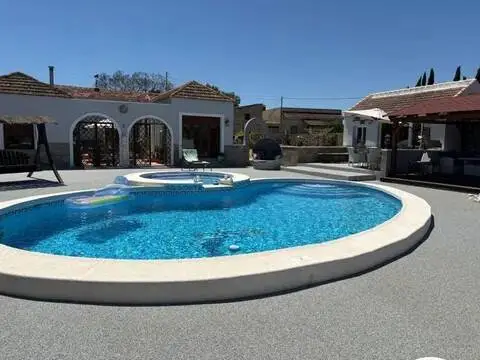 Chalet en Jacarilla