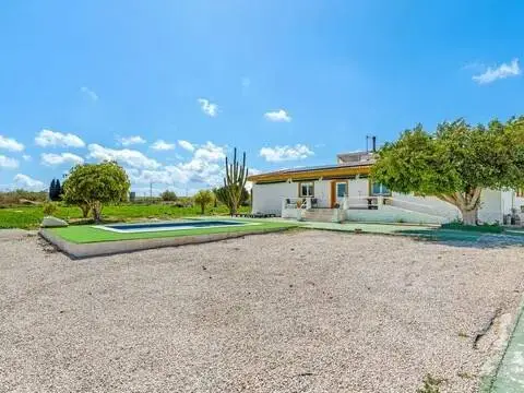 Chalet en Los Montesinos