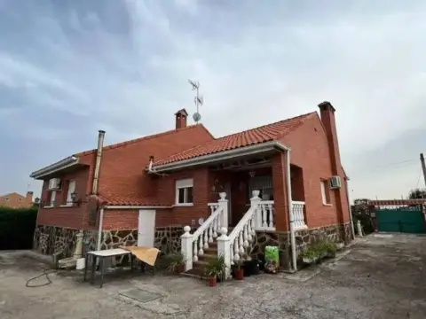 Chalet en Chozas de Canales