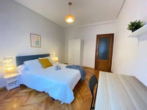 Habitación en calle de Cervantes