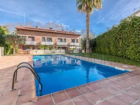 Casa adosada en Carrer de la Mare de Déu de Núria