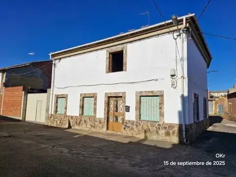 Casa adosada en calle del Frontón
