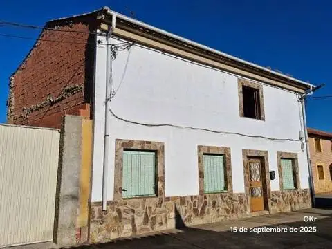 Casa adosada en calle del Frontón