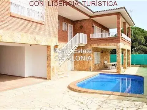 Chalet en Canyelles-La Montgoda