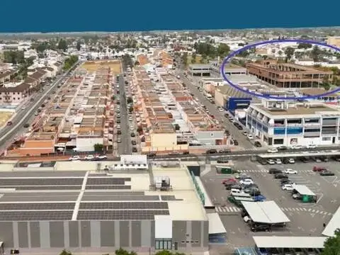 Local comercial en calle torre de oro