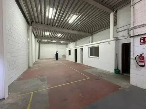 Nave industrial en calle de Elena Soriano