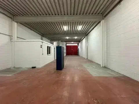 Nave industrial en calle de Elena Soriano