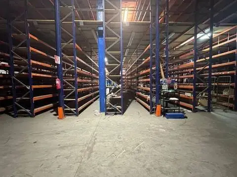 Nave industrial en calle de las Cuevas del Becerro