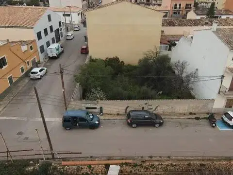 Casa adosada en Carrer de l'Escultor Llorenç Rosselló