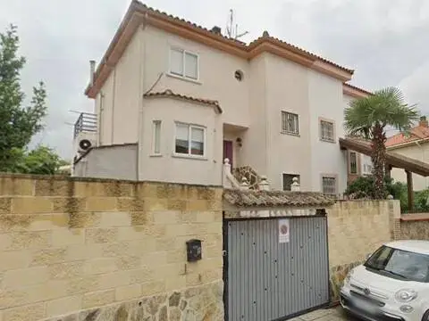 Casa adosada en Villanueva de Perales