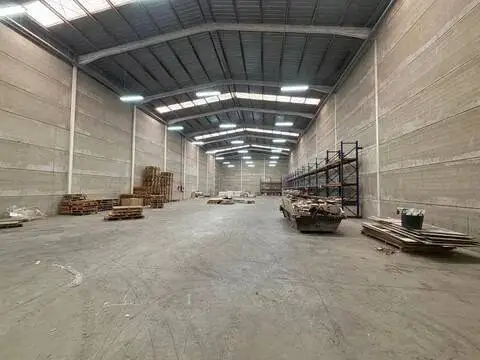 Nave industrial en calle de Gaspar Cassadó
