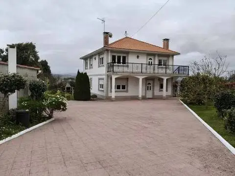 Chalet en Bergondo
