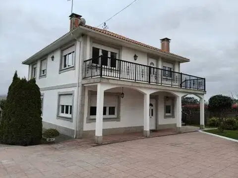 Chalet en Bergondo