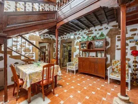 Casa adosada en calle de la Escuela